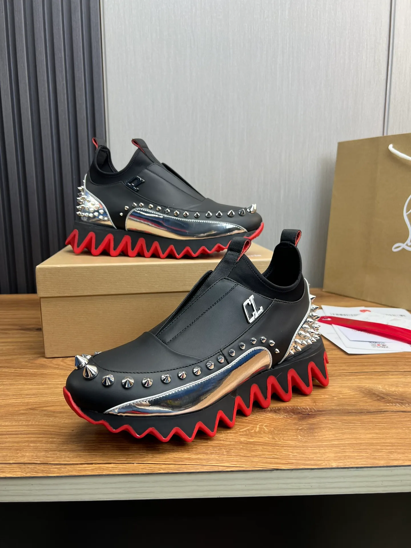 Men's shoes 💰680💰 CL popular red-soled boots 🆑1:1 original mold, Christian* Louboutin, imported cowhide stitching on the upper & water-dyed cowhide lining, original outsole ⬆️ Wear-resistant and non-slip, full set of counter packaging 🎁38-45 (38.45 for customization, non-refundable)